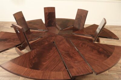 Mahogany Jupe table with self-storing leaves