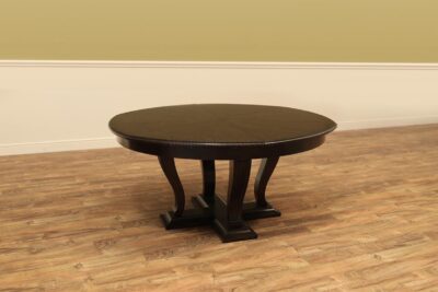 Jupe table shown in its smallest position