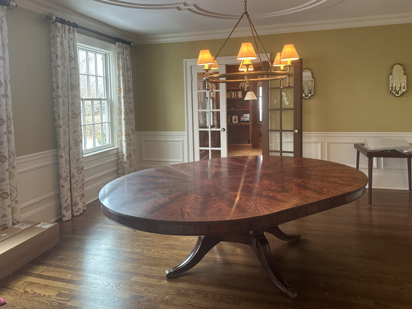 72 Inch Round Mahogany Dining Table