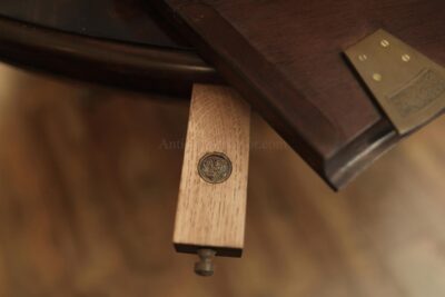 Perimeter leaf table, underside details