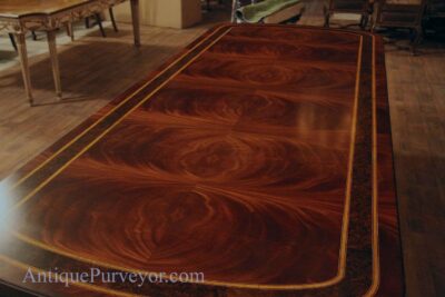 Mahogany dining table with 2 leaves in place