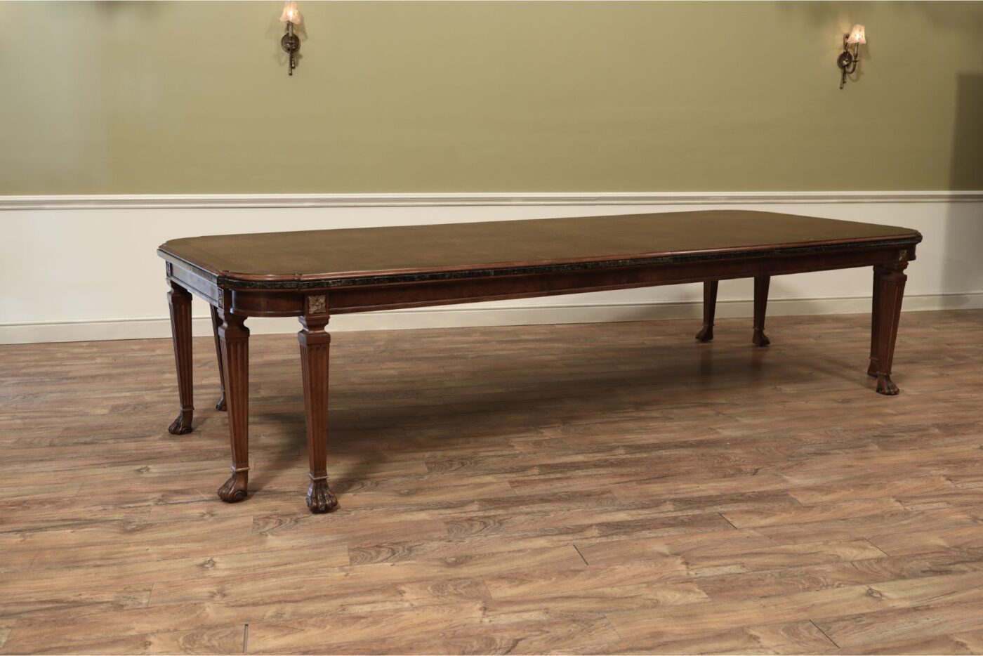 Vintage American Made Regency-Style dining table with 2 leaves - Image 10