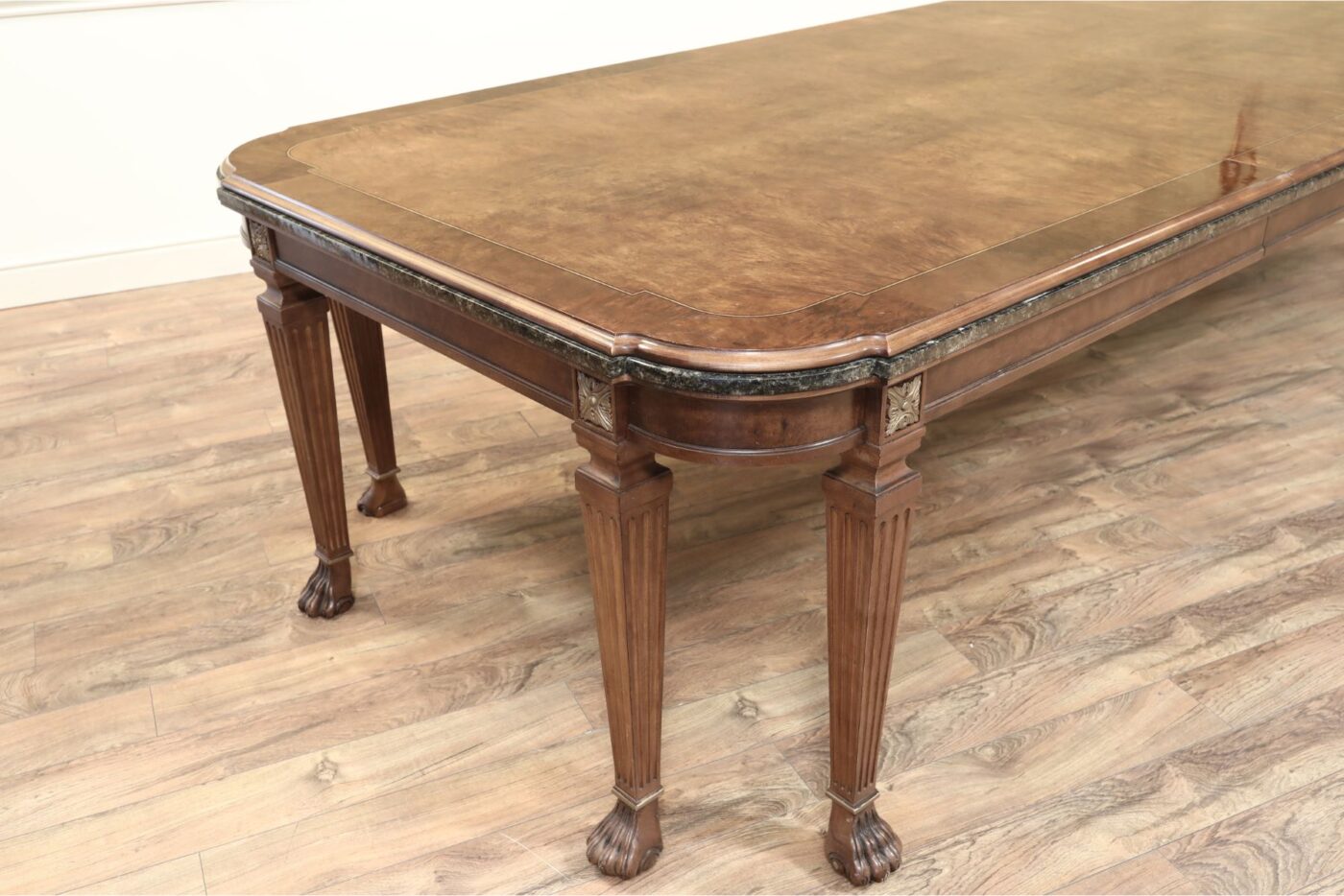 Vintage American Made Regency-Style dining table with 2 leaves - Image 20