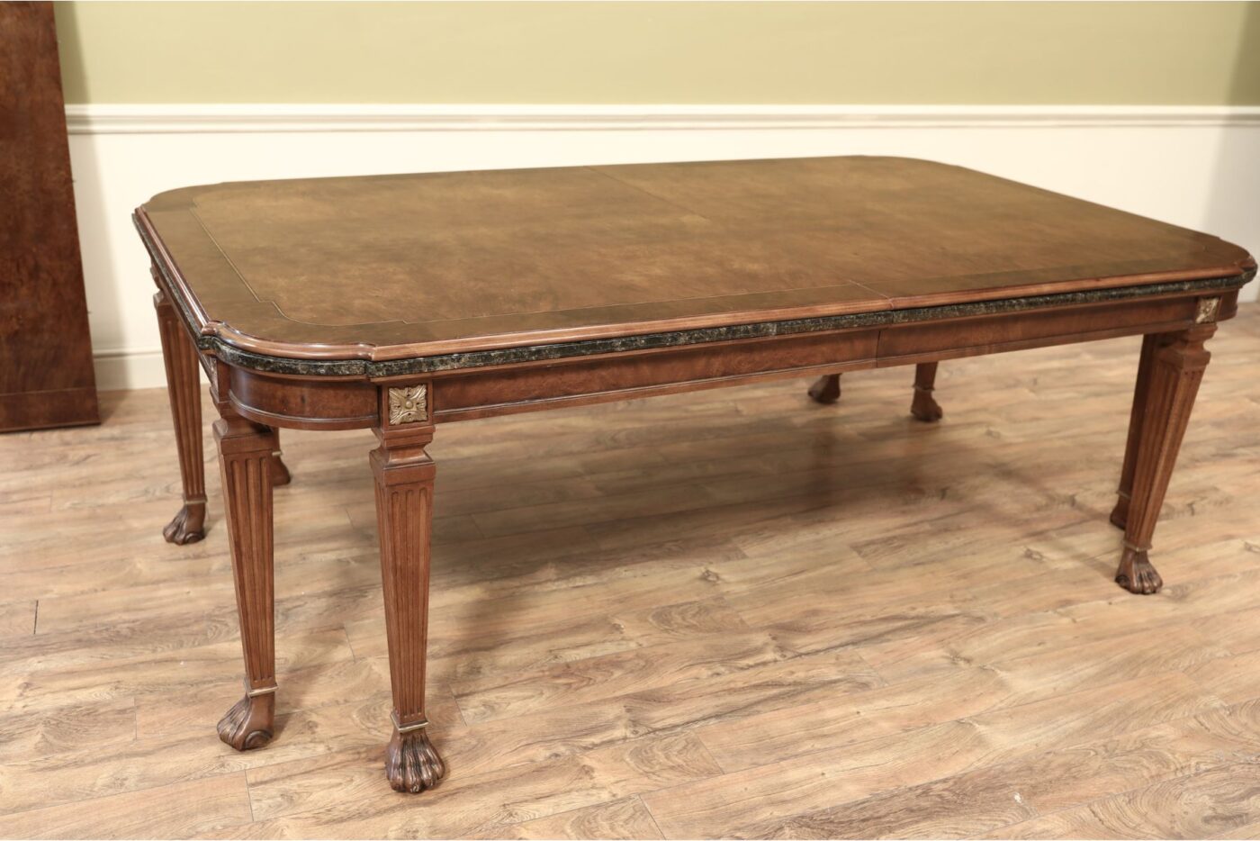 Vintage American Made Regency-Style dining table with 2 leaves - Image 23