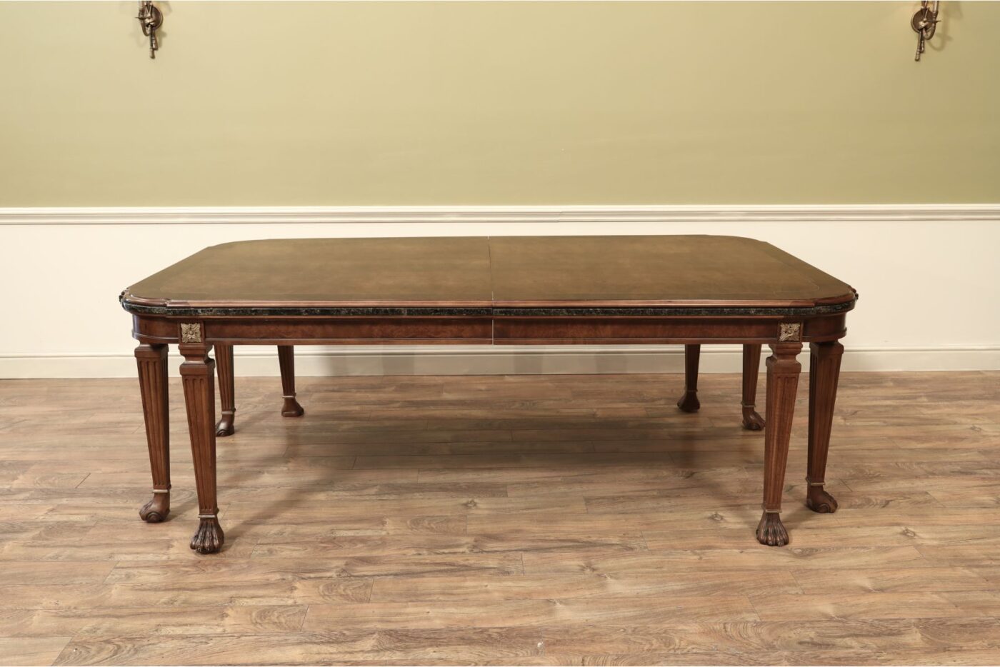 Vintage American Made Regency-Style dining table with 2 leaves - Image 24