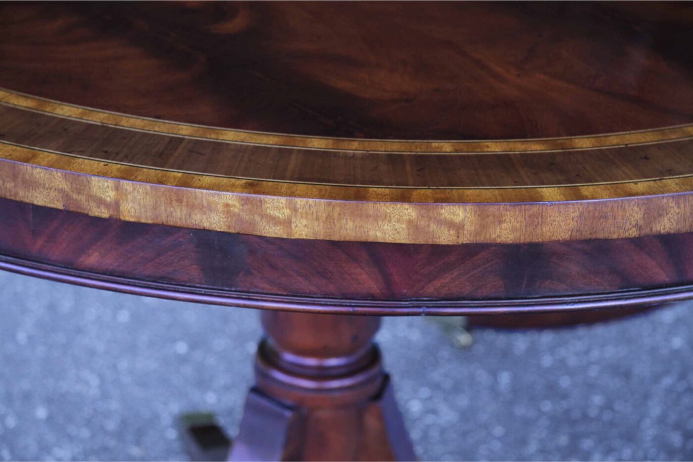 Oval double pedestal inlaid mahogany dining table - Image 13